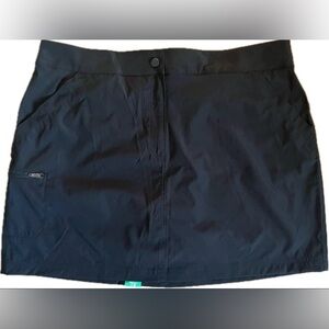 32 degrees cool skort with 2 pockets & side zipper pocket. NWT. Women’s size XL